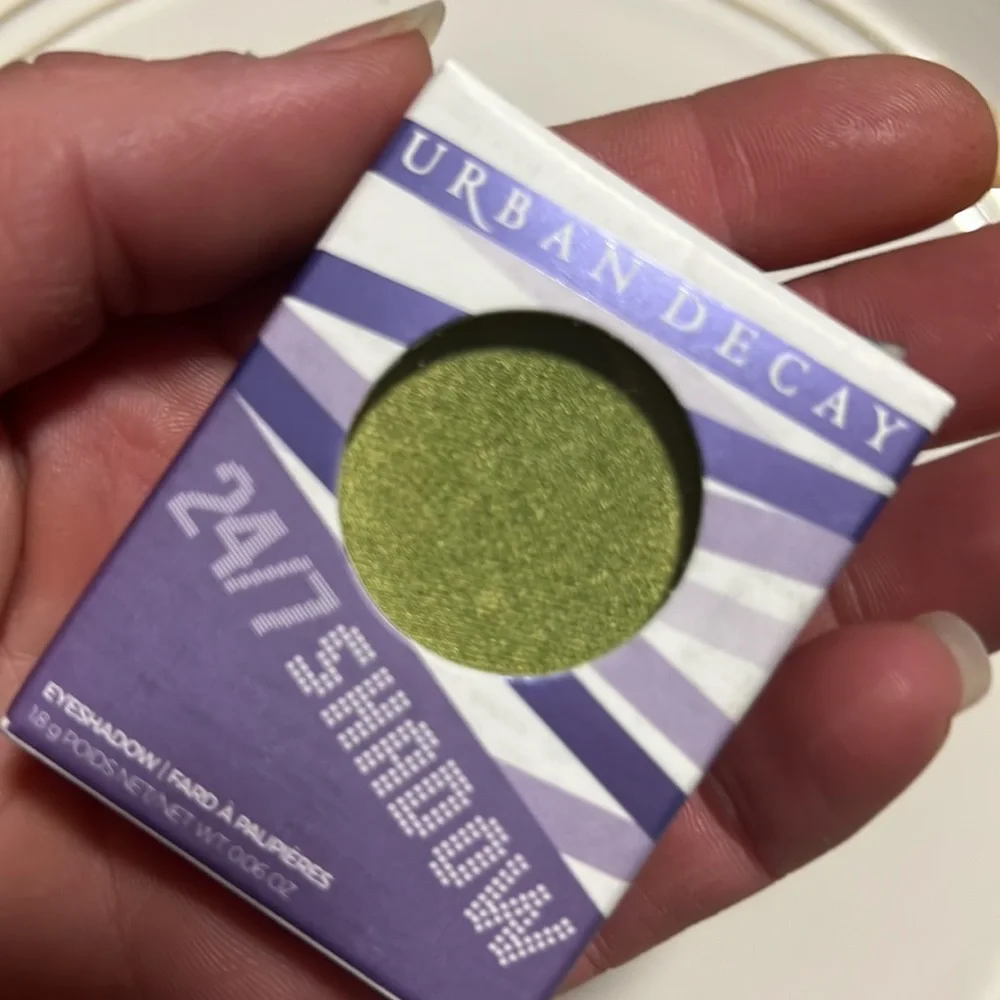 🍭🎃Host Pick! Urban Decay Freak 24/7 Eyeshadow
